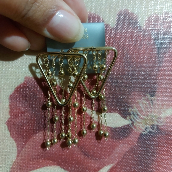 3/$35 Gold earrings - Picture 1 of 3